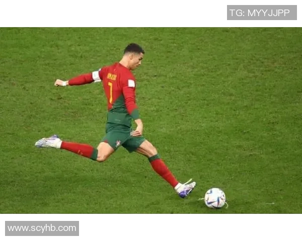 C罗复出重返赛场引爆全球球迷热情掀起新一轮足坛狂潮