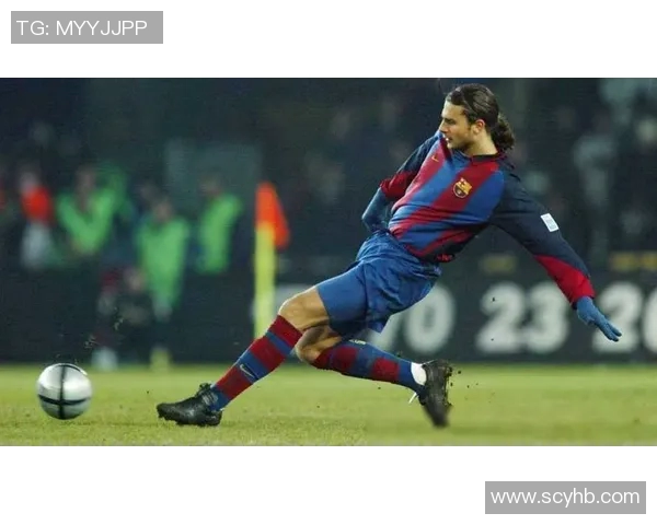 炫酷锁屏壁纸精选:足球球星风采尽显,点亮你的手机屏幕